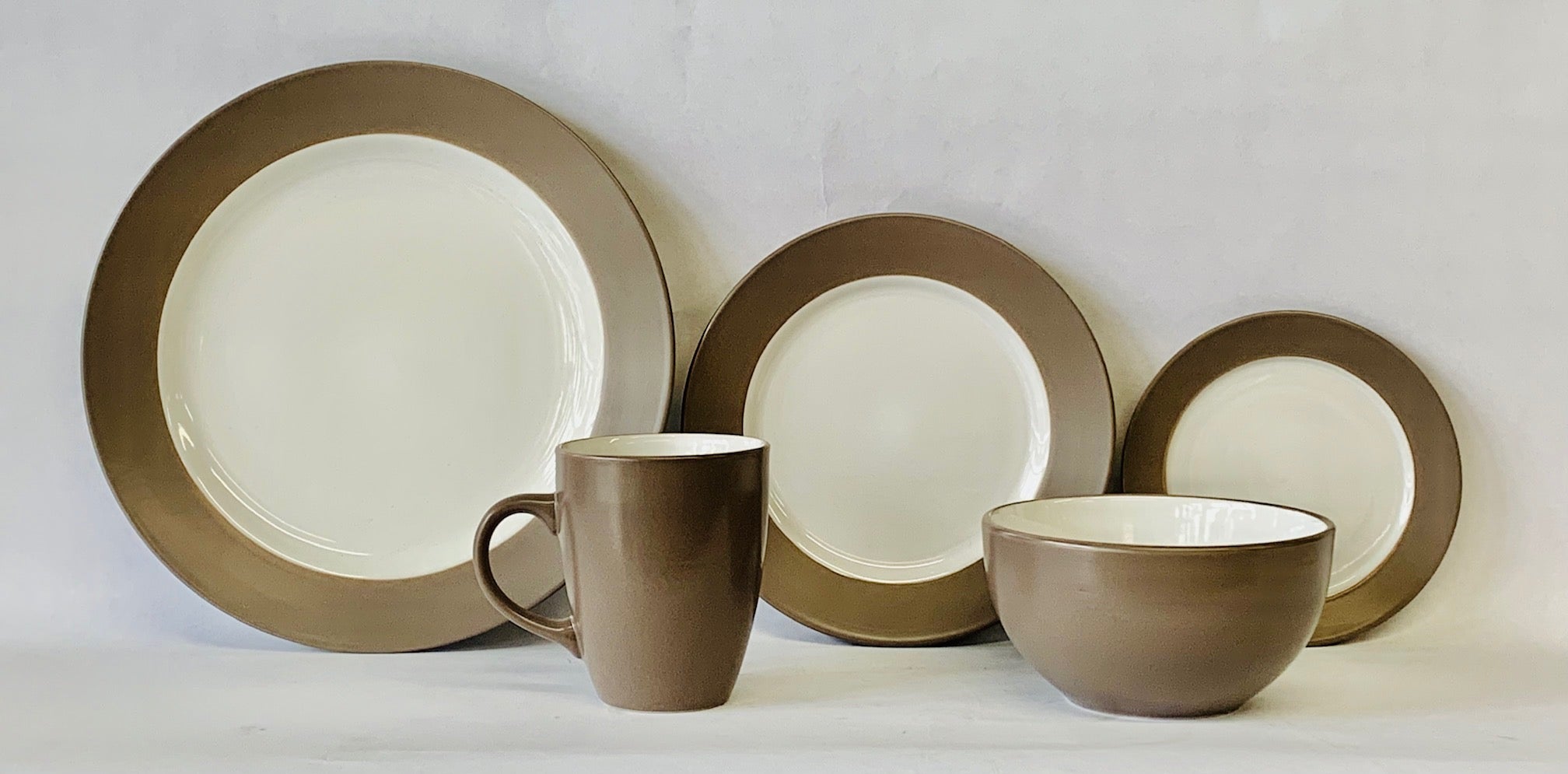 Mikasa Dinnerware 5-piece place setting - Concord Taupe collection - Royal Gift